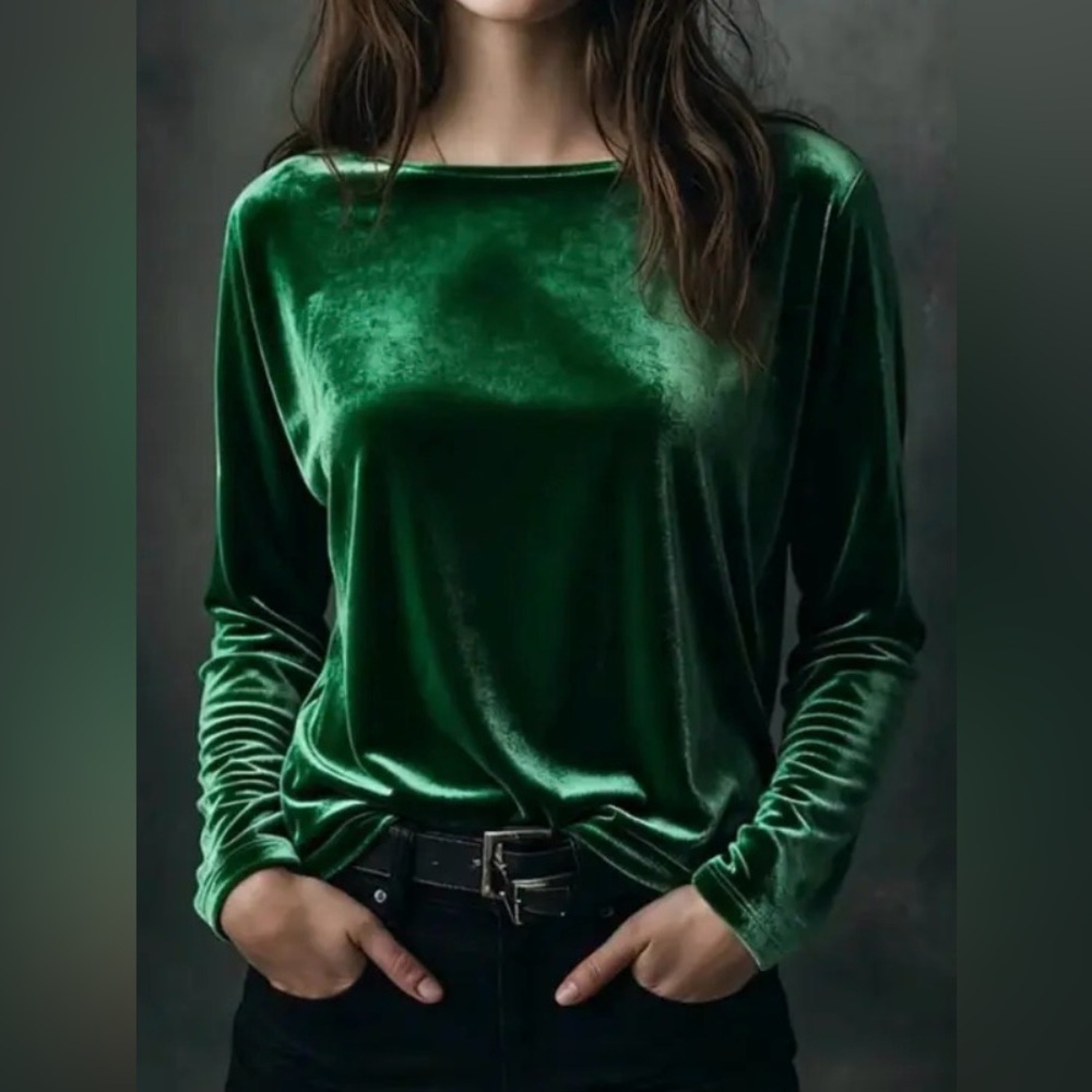 Emerald Green Velvet Top Long Sleeve Crew Neckline Medium New Astrid